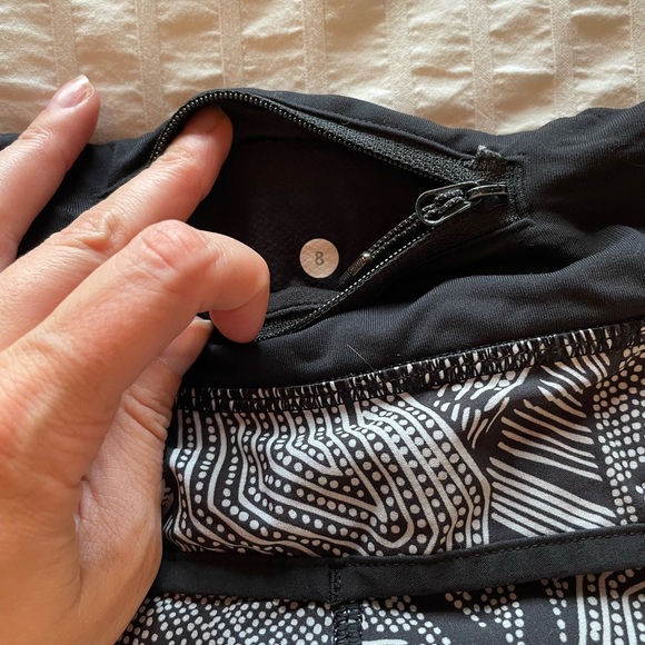 Lululemon dowed shirts, size 8, black and white limited edition pattern - Picture 3 of 4